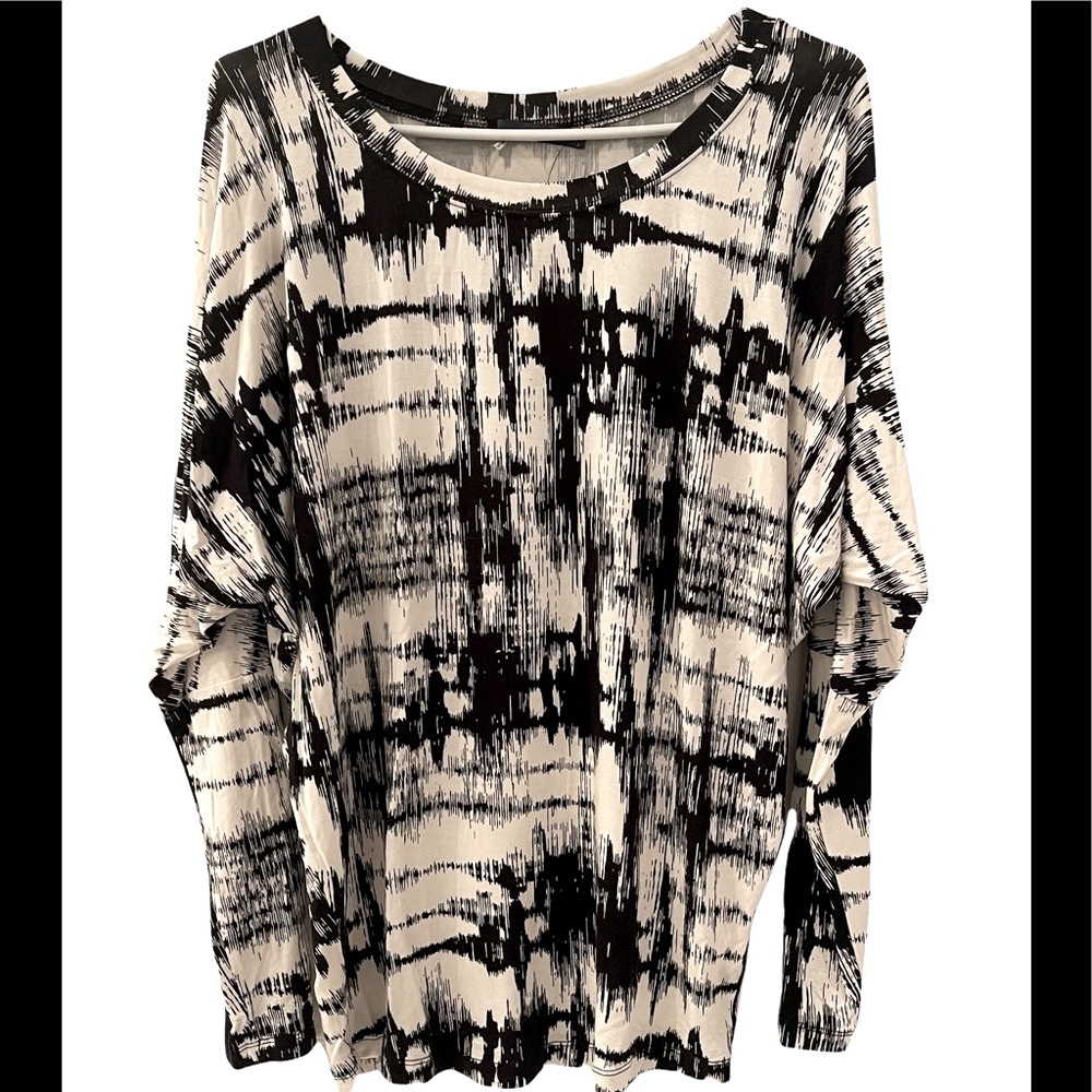 Gorgeous maternity long sleeve top - never worn - NWOT! Tart size L